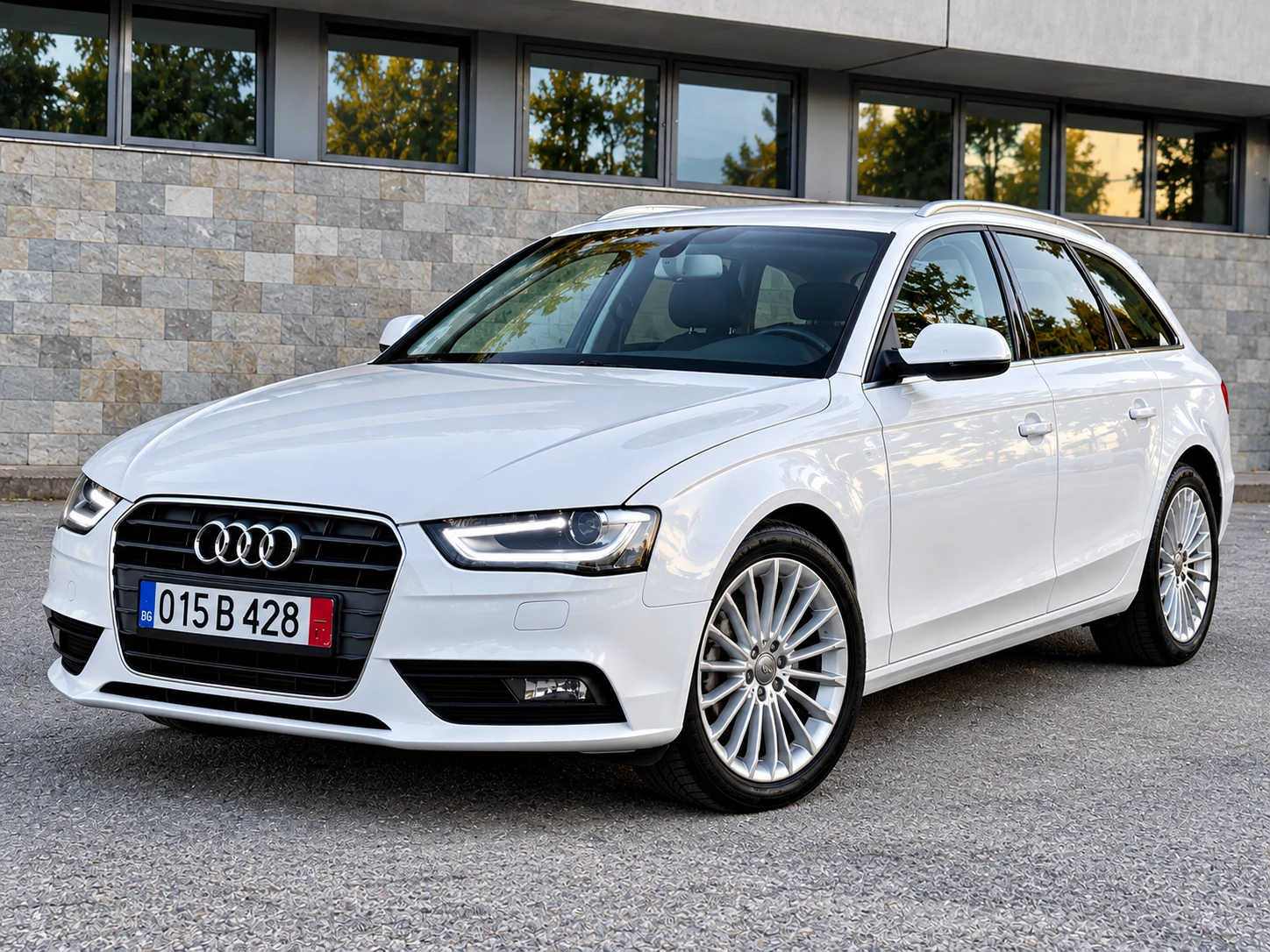 Audi A4 B8.5* 2.0TDI* FACELIFT* NAVI* LED* BiXenon* Euro5B