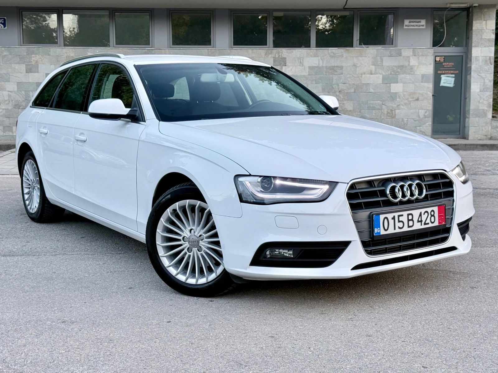 Audi A4 B8.5* 2.0TDI* FACELIFT* NAVI* LED* BiXenon* Euro5B, снимка 5 - Автомобили и джипове - 56134247