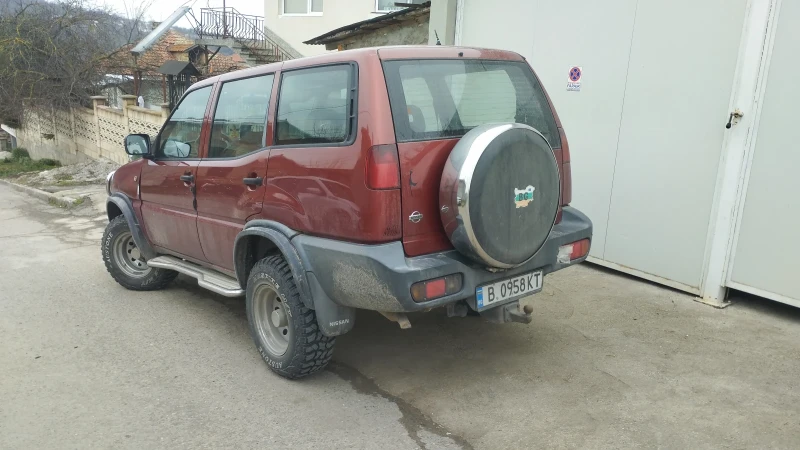 Nissan Terrano 2.7TD, снимка 4 - Автомобили и джипове - 48703237