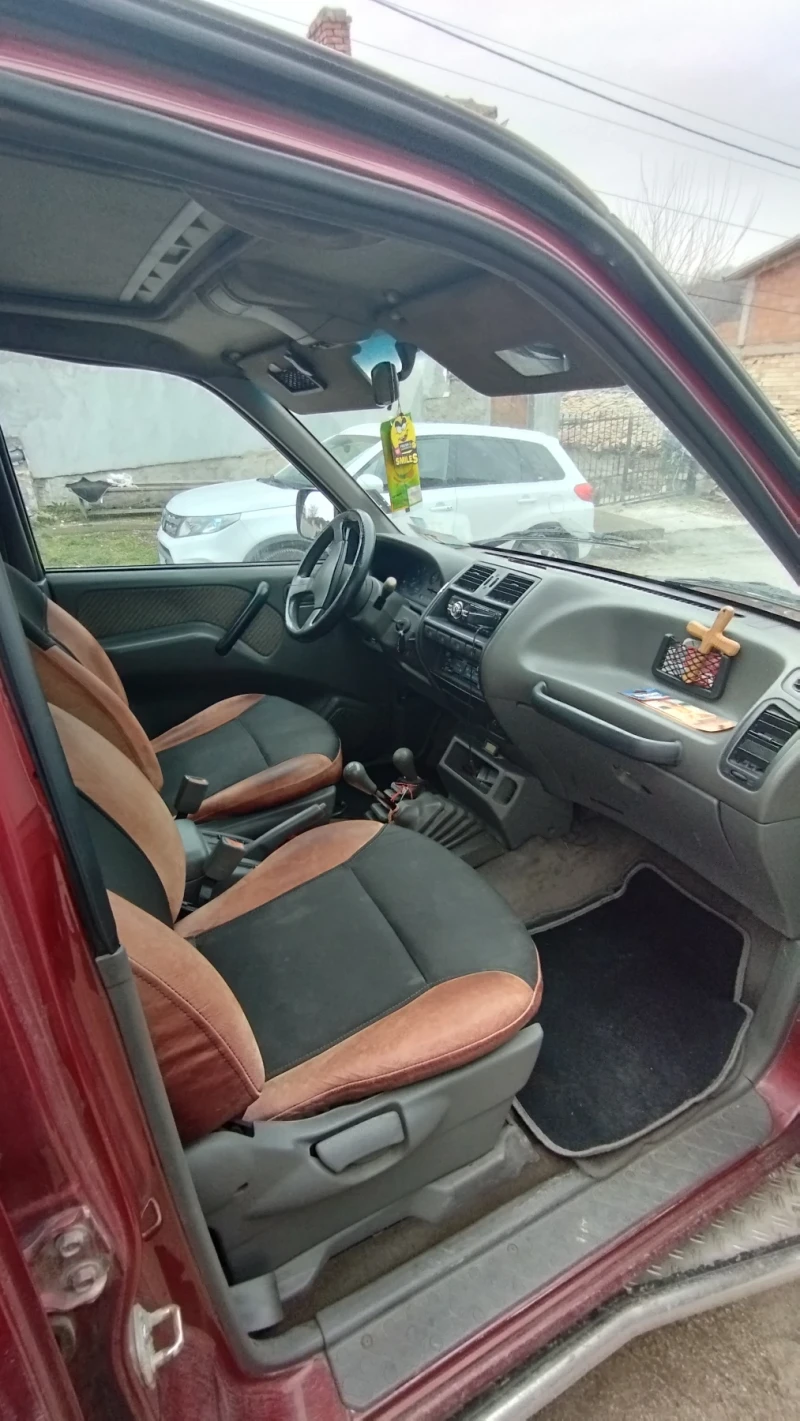 Nissan Terrano 2.7TD, снимка 8 - Автомобили и джипове - 48703237