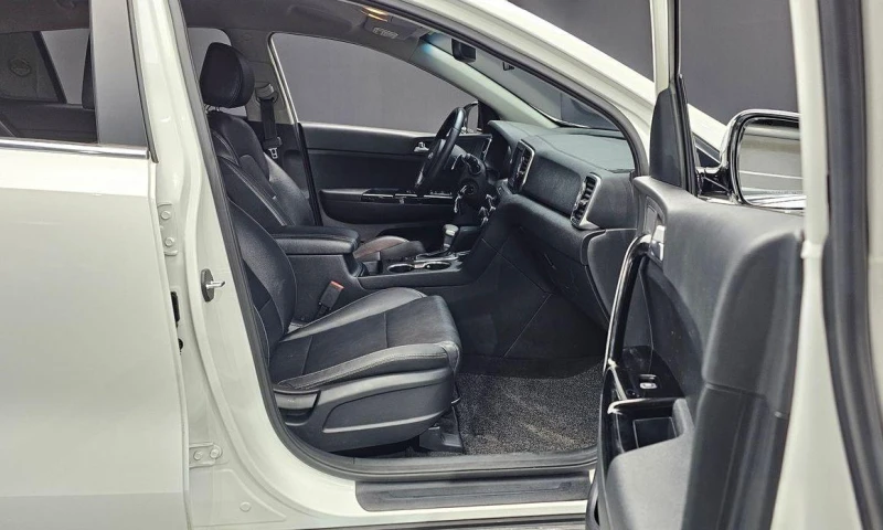 Kia Sportage Diesel 2wd Trendy  * НАЙ-ДОБРА ЦЕНА В БЪЛГАРИЯ* , снимка 11 - Автомобили и джипове - 52035118