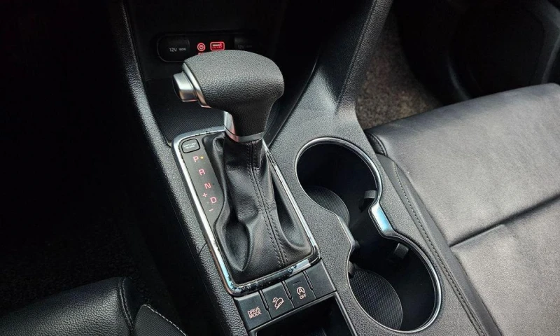 Kia Sportage Diesel 2wd Trendy  * НАЙ-ДОБРА ЦЕНА В БЪЛГАРИЯ* , снимка 9 - Автомобили и джипове - 52035118