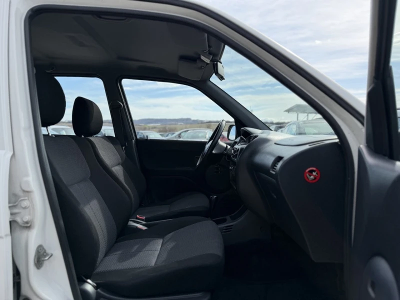 Daihatsu Terios 1.3i 4x4 KLIMA, снимка 13 - Автомобили и джипове - 53573840