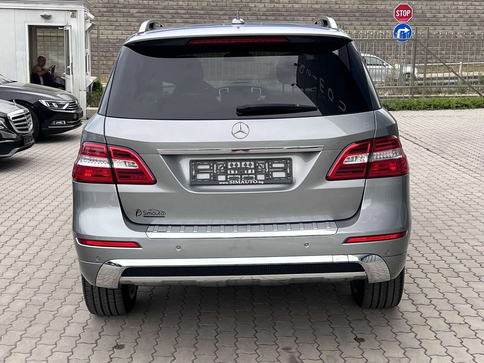 Mercedes-Benz ML 500 AMG, Панорама, Дистроник, Камери360, Обдухванe - изображение 6