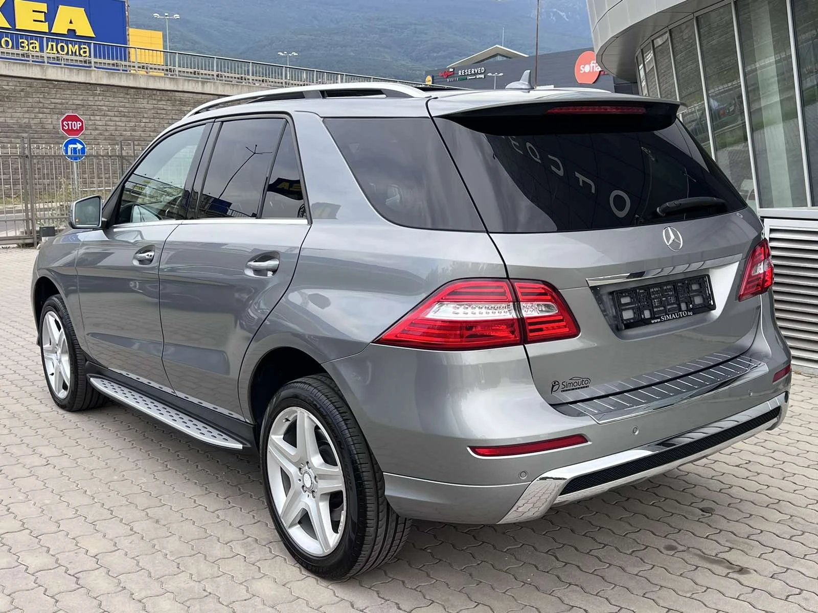 Mercedes-Benz ML 500 AMG, Панорама, Дистроник, Камери360, Обдухванe - изображение 4