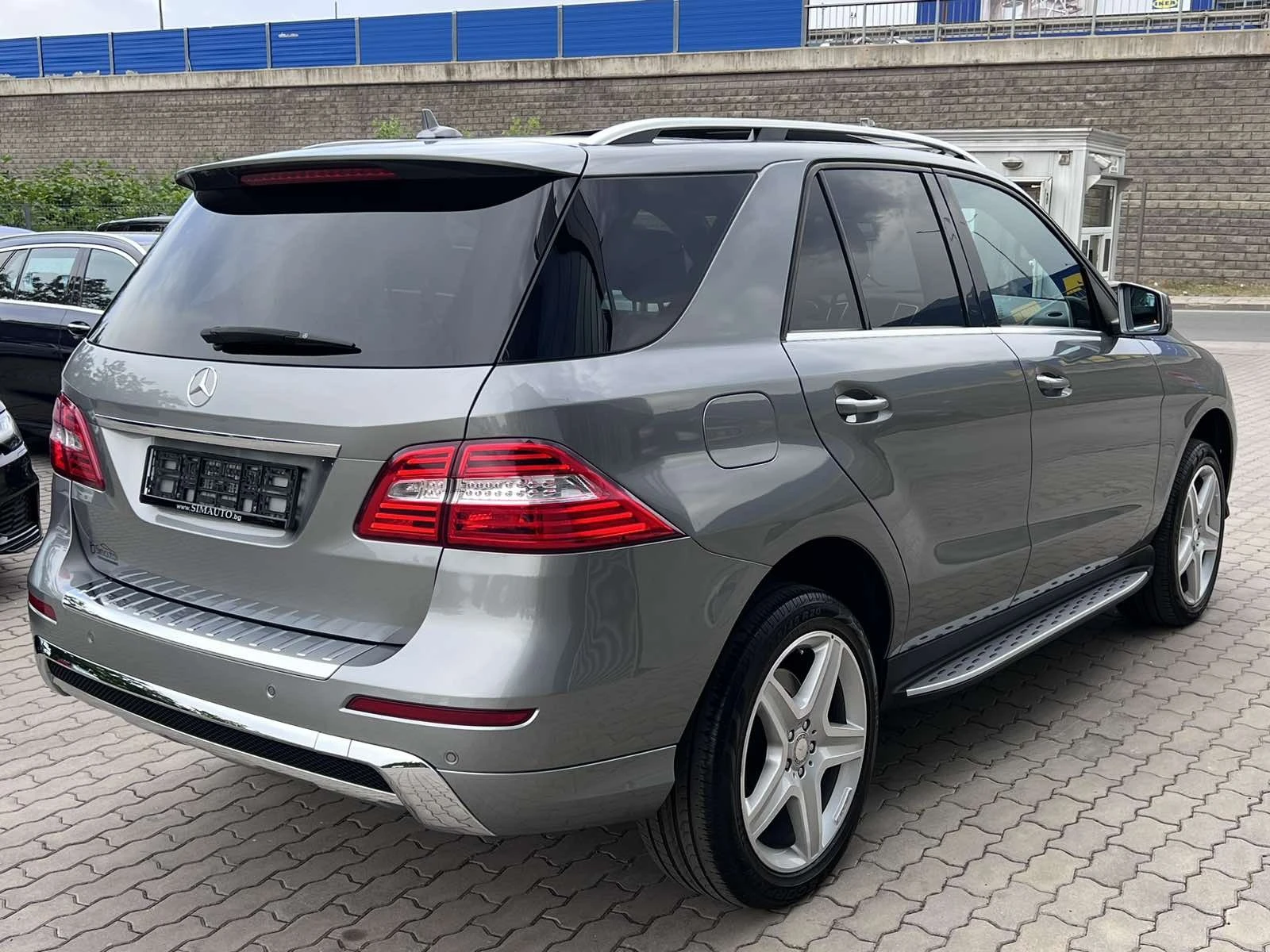 Mercedes-Benz ML 500 AMG, Панорама, Дистроник, Камери360, Обдухванe - изображение 3