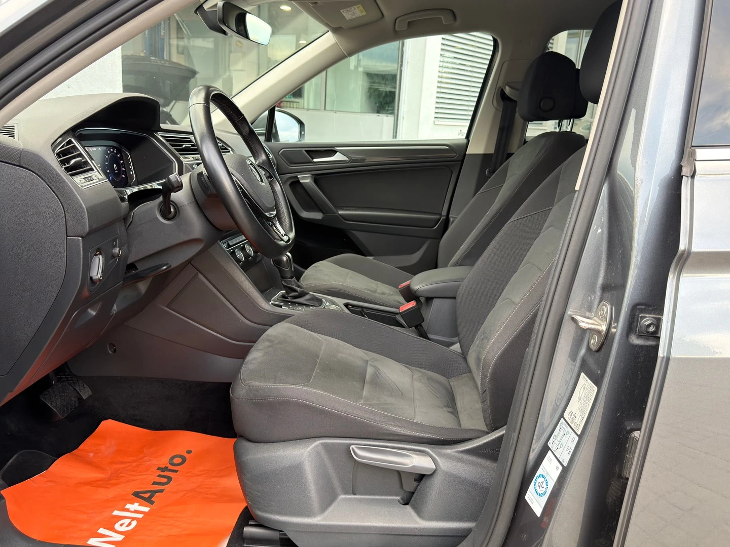 VW Tiguan LWB Highline 2.0TDI 4MOTION BMT - изображение 5