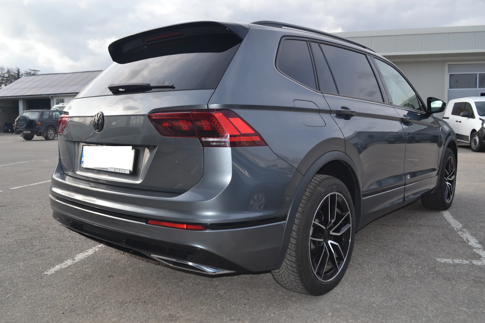 VW Tiguan 2.0TDI R-line 7DSG, снимка 5 - Автомобили и джипове - 53897510