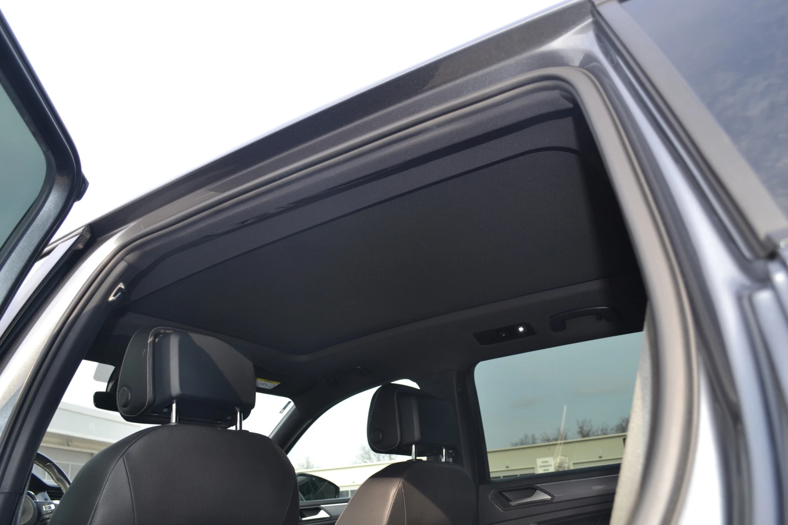 VW Tiguan 2.0TDI R-line 7DSG, снимка 11 - Автомобили и джипове - 53897510