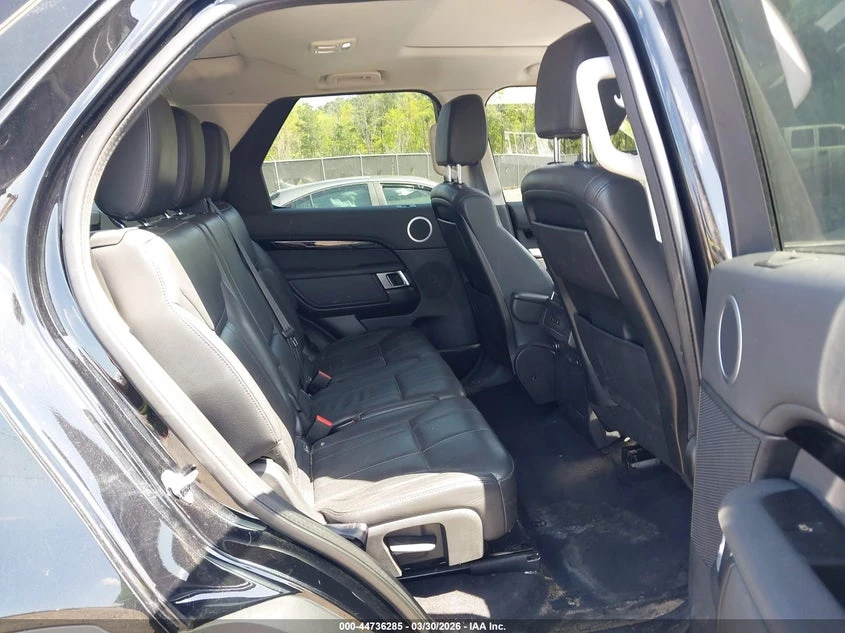 Land Rover Discovery 3.0l Se, снимка 8 - Автомобили и джипове - 54383994