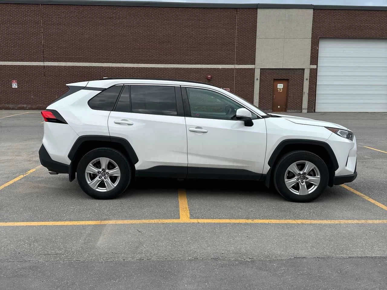 Toyota Rav4 * XLE * CARFAX * 2 КЛЮЧА * KEYLESS * ПАНО, снимка 3 - Автомобили и джипове - 54450283