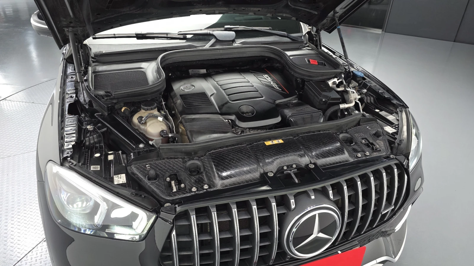 Mercedes-Benz GLE 53 4MATIC BURMESTER| AIRMATIC| DISTRONIC| ОБДУХ| AMG EXHAUST, снимка 17 - Автомобили и джипове - 54807528