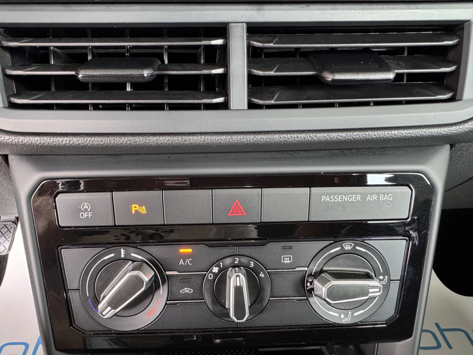 VW T-Cross LIFE+ /1.0TSI/110K.C./6MT, снимка 16 - Автомобили и джипове - 55687685