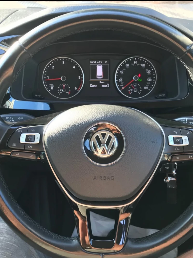 VW Multivan Highline, снимка 8 - Бусове и автобуси - 51331531