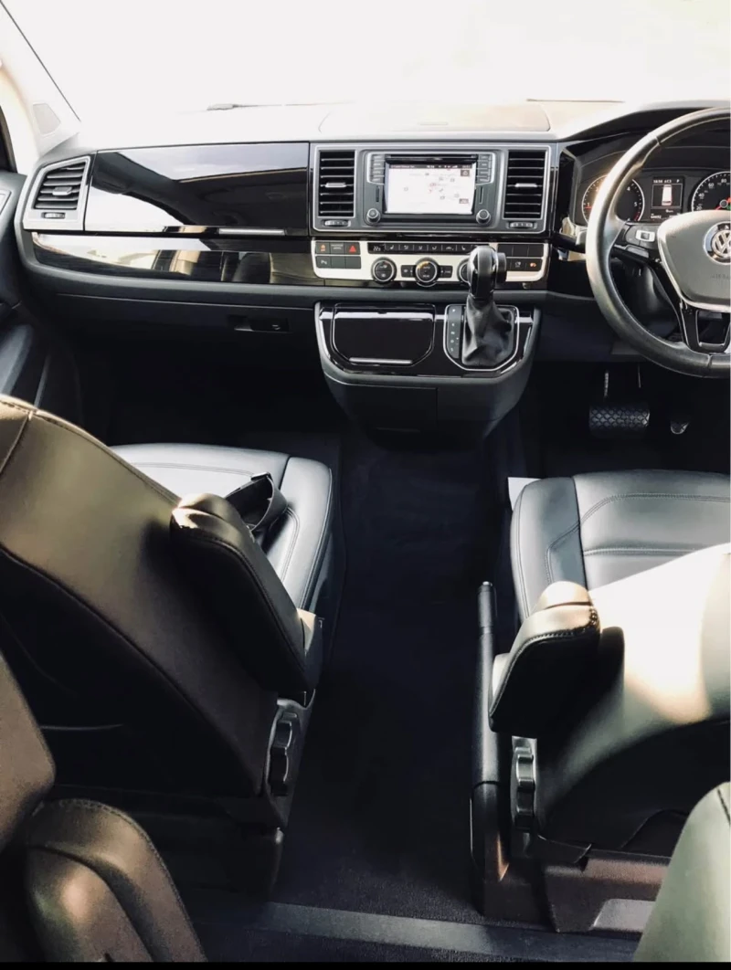 VW Multivan Highline, снимка 2 - Бусове и автобуси - 51331531