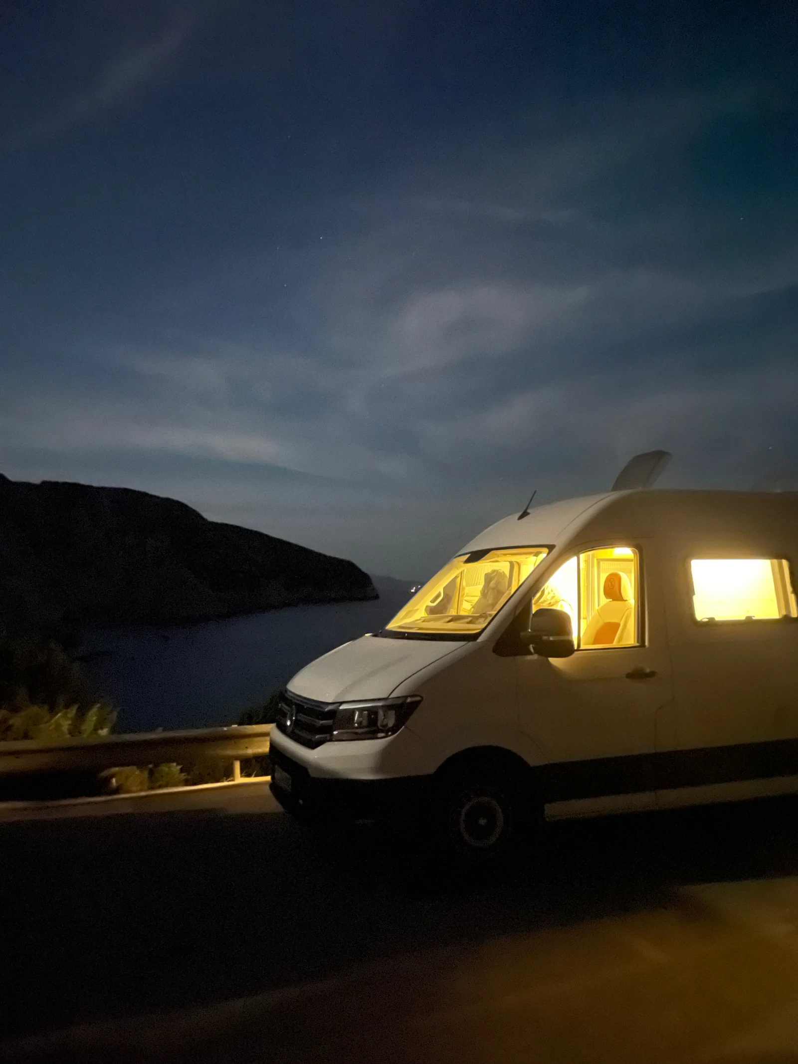 Кемпер VW Crafter L4H3 6, 8м, снимка 2 - Каравани и кемпери - 55151083