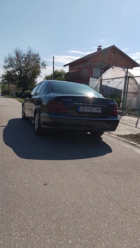 Mercedes-Benz E 220 2.2, снимка 4