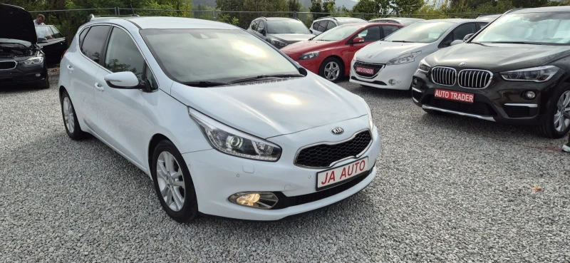 Kia Ceed 1.6-135кс.NAVY, снимка 3 - Автомобили и джипове - 47498708