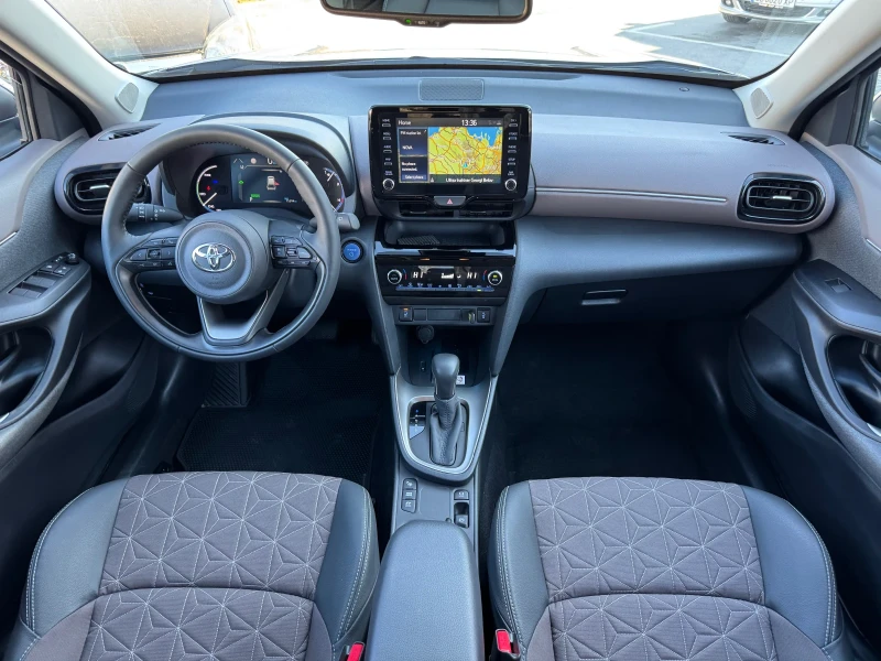 Toyota Yaris CROSS 1.5HYBRID, снимка 13 - Автомобили и джипове - 48613296