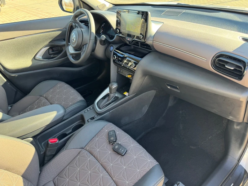 Toyota Yaris CROSS 1.5HYBRID, снимка 10 - Автомобили и джипове - 48613296