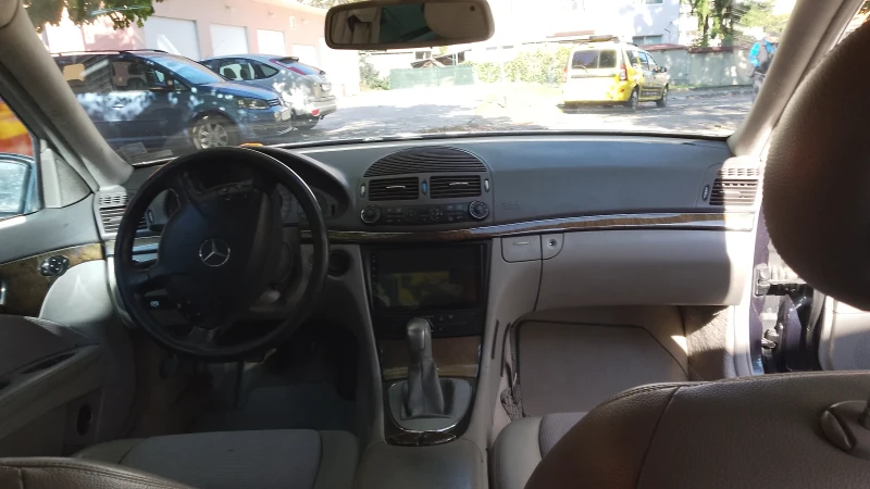 Mercedes-Benz E 220 2.2, снимка 3 - Автомобили и джипове - 48924534