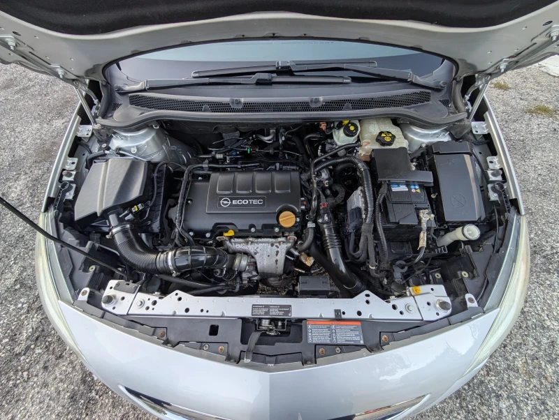 Opel Astra 1.4 Ecotec, снимка 14 - Автомобили и джипове - 52002061
