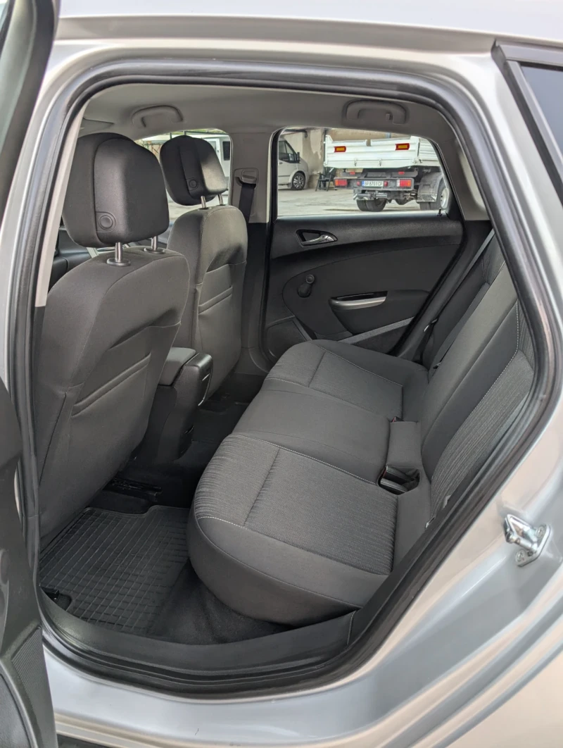 Opel Astra 1.4 Ecotec, снимка 9 - Автомобили и джипове - 52002061