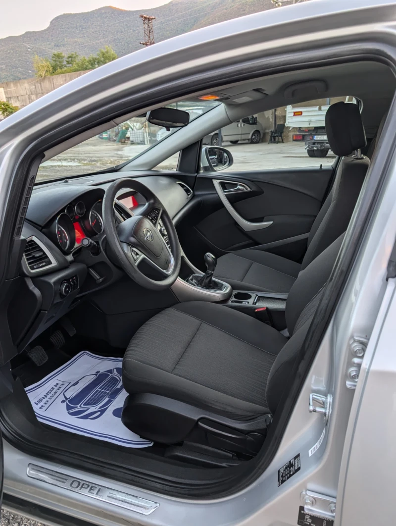 Opel Astra 1.4 Ecotec, снимка 8 - Автомобили и джипове - 52002061