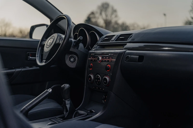 Mazda 3, снимка 10 - Автомобили и джипове - 52525067