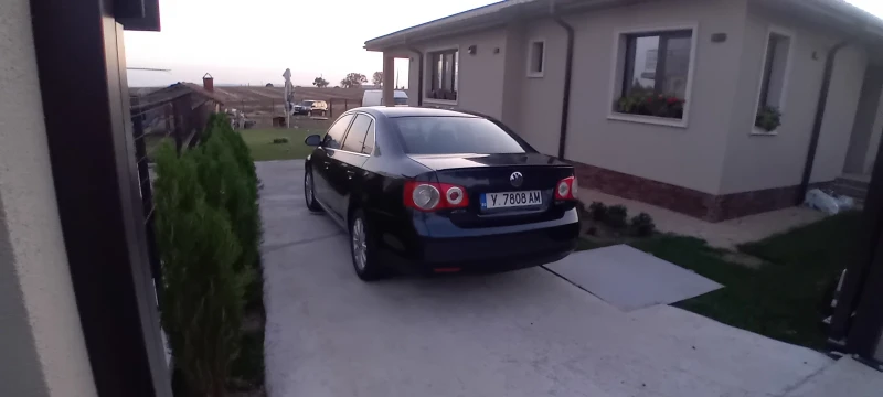 VW Jetta 2.0TDI , снимка 2 - Автомобили и джипове - 52665779