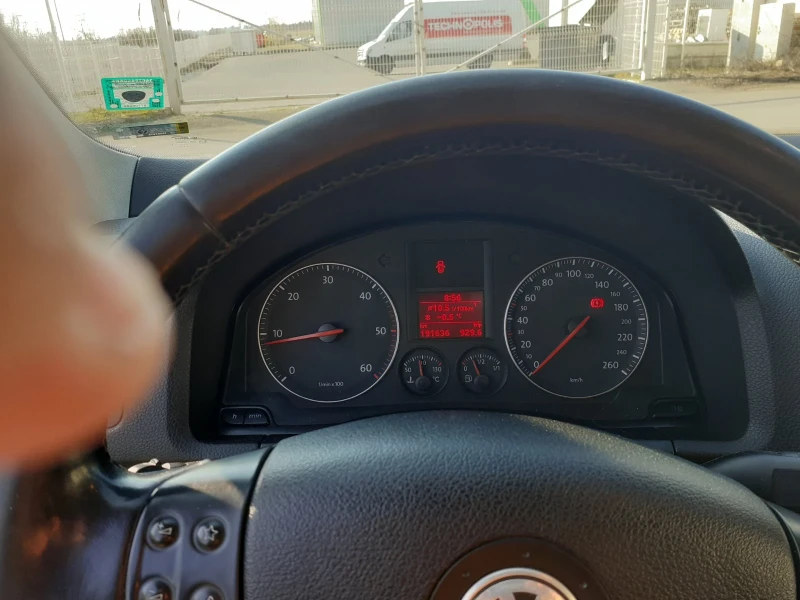 VW Jetta 2.0TDI , снимка 9 - Автомобили и джипове - 52665779