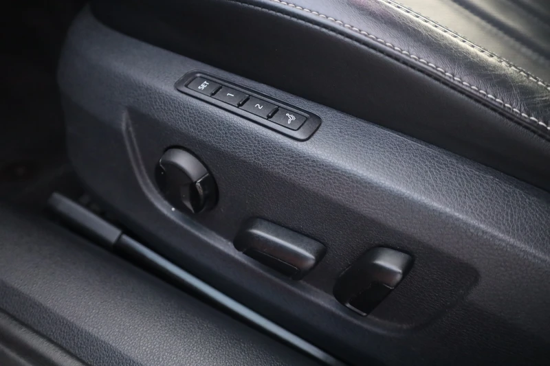 Skoda Superb 2.0 TDI 4x4 L&K ACC Massage KeyGO KAM Pano iCarbg, снимка 8 - Автомобили и джипове - 53189362