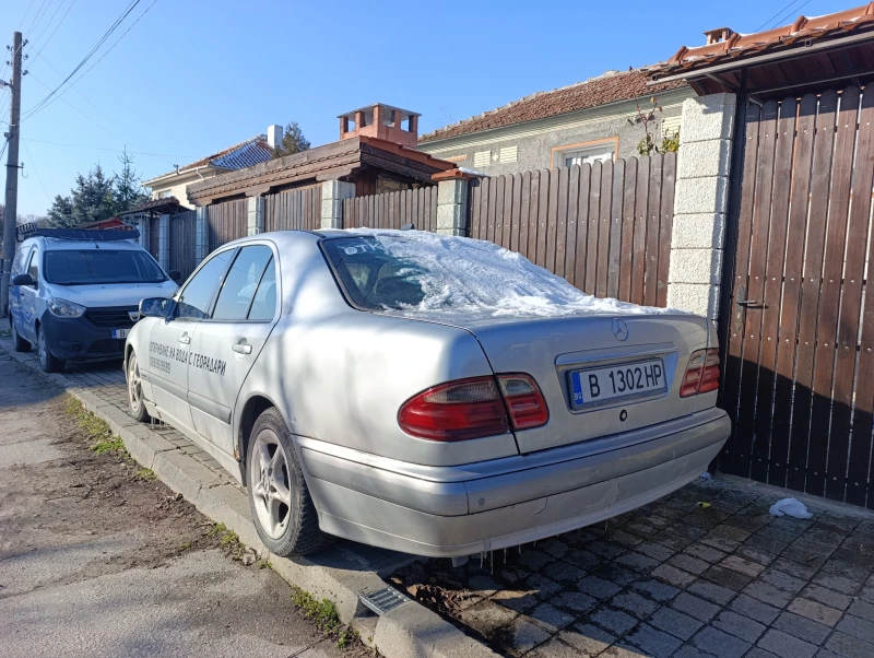 Mercedes-Benz E 220 2.2D, снимка 2 - Автомобили и джипове - 53356264