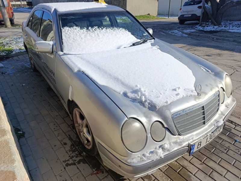 Mercedes-Benz E 220 2.2D, снимка 5 - Автомобили и джипове - 53356264