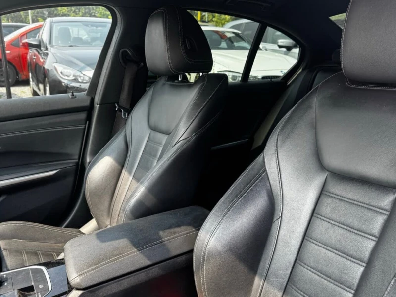 BMW 330 xDrive* АвтоКредит(ЦЕНА ДО БГ), снимка 11 - Автомобили и джипове - 53513153