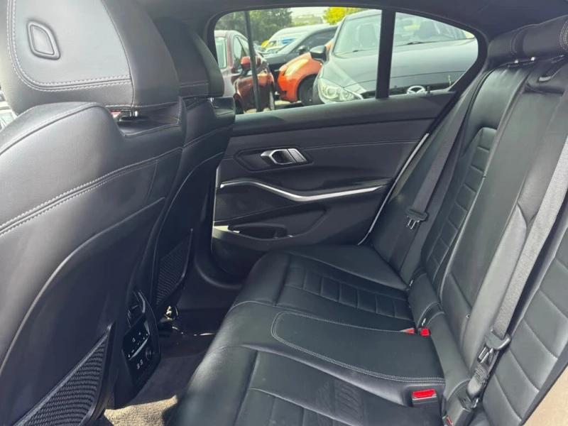 BMW 330 xDrive* АвтоКредит(ЦЕНА ДО БГ), снимка 12 - Автомобили и джипове - 53513153