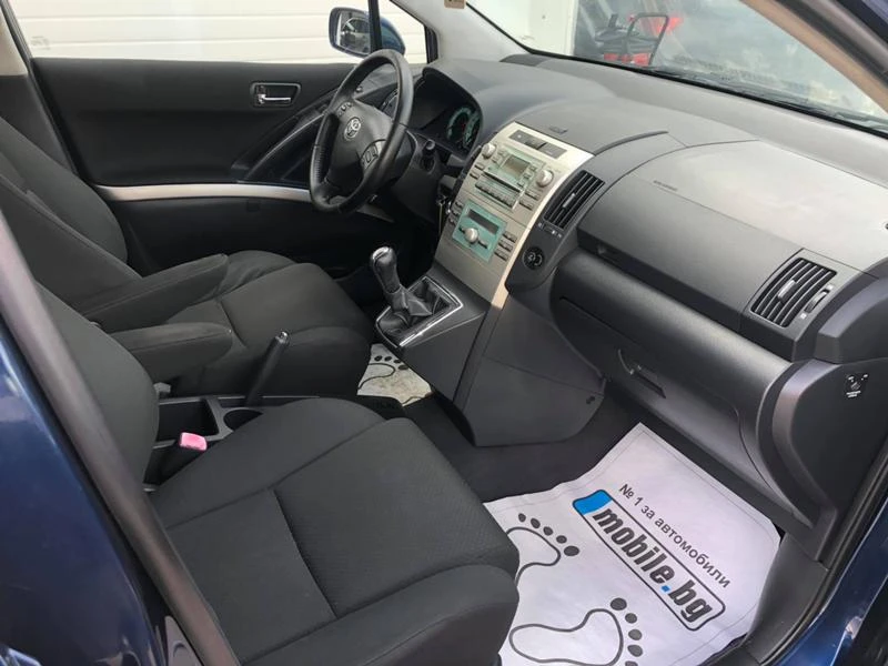 Toyota Corolla verso 2.2d4d 136k. UNIKAT, снимка 16 - Автомобили и джипове - 29557117