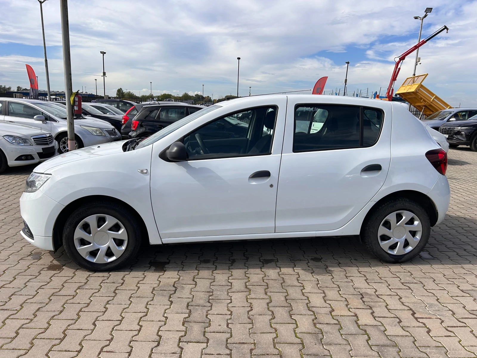 Dacia Sandero 1.0i EURO 6 - изображение 9