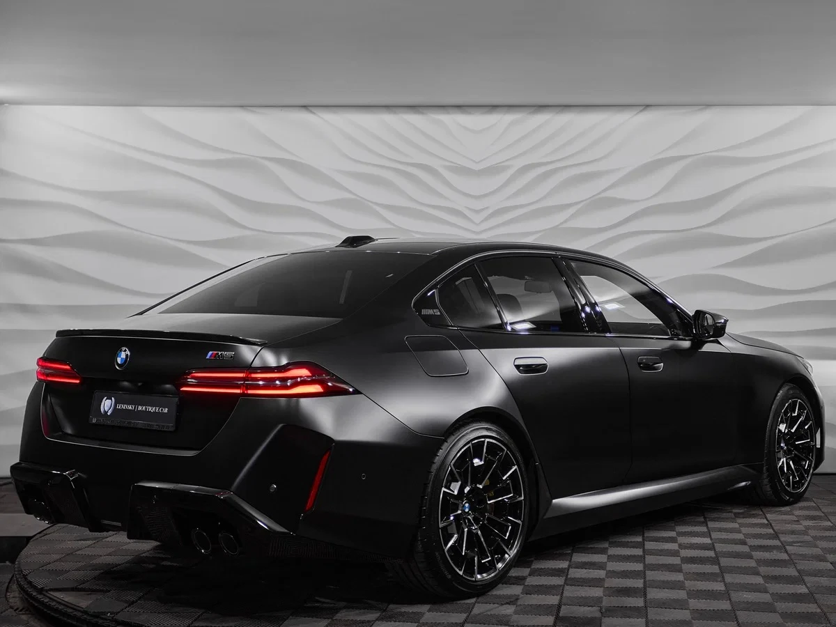 BMW M5 Hybrid xDrive - изображение 8