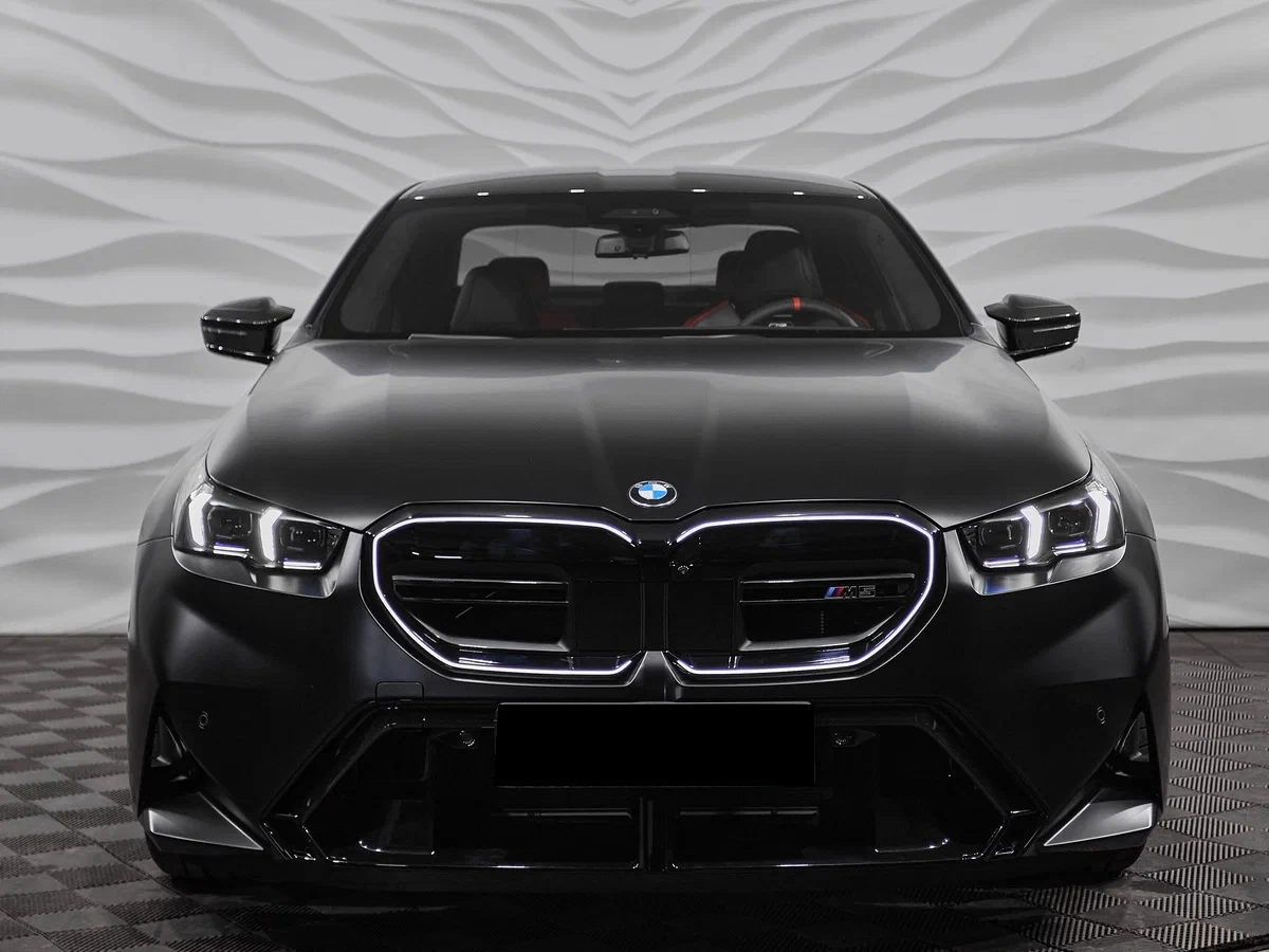BMW M5 Hybrid xDrive - изображение 2