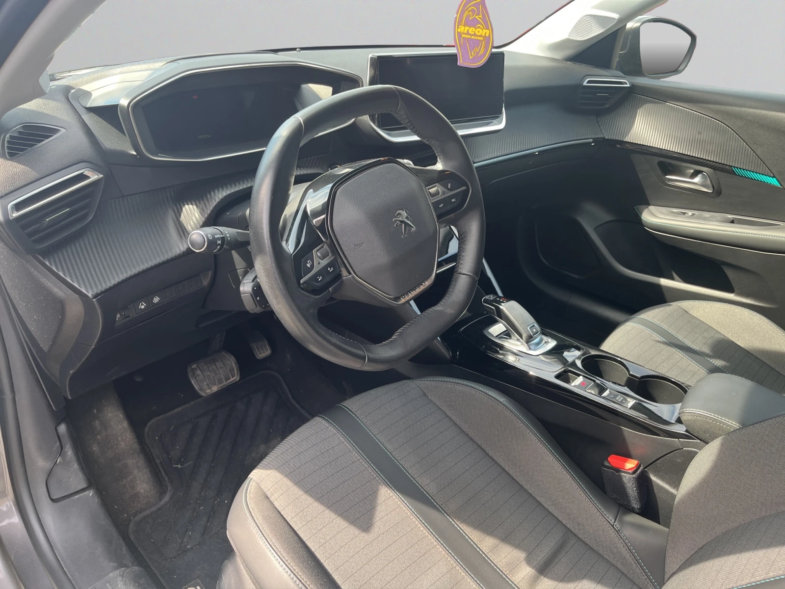 Peugeot 208, снимка 9 - Автомобили и джипове - 54138028