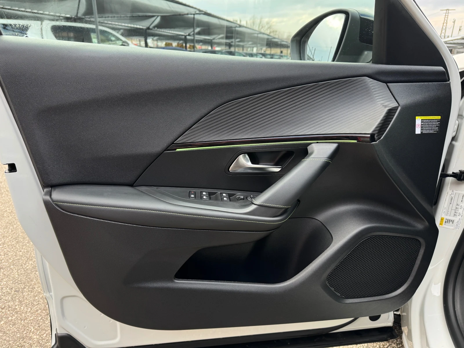 Peugeot 2008 GT-57kw-KEYLESS-BLIND SPOT-CAMERA-FULL LED, снимка 8 - Автомобили и джипове - 54325465