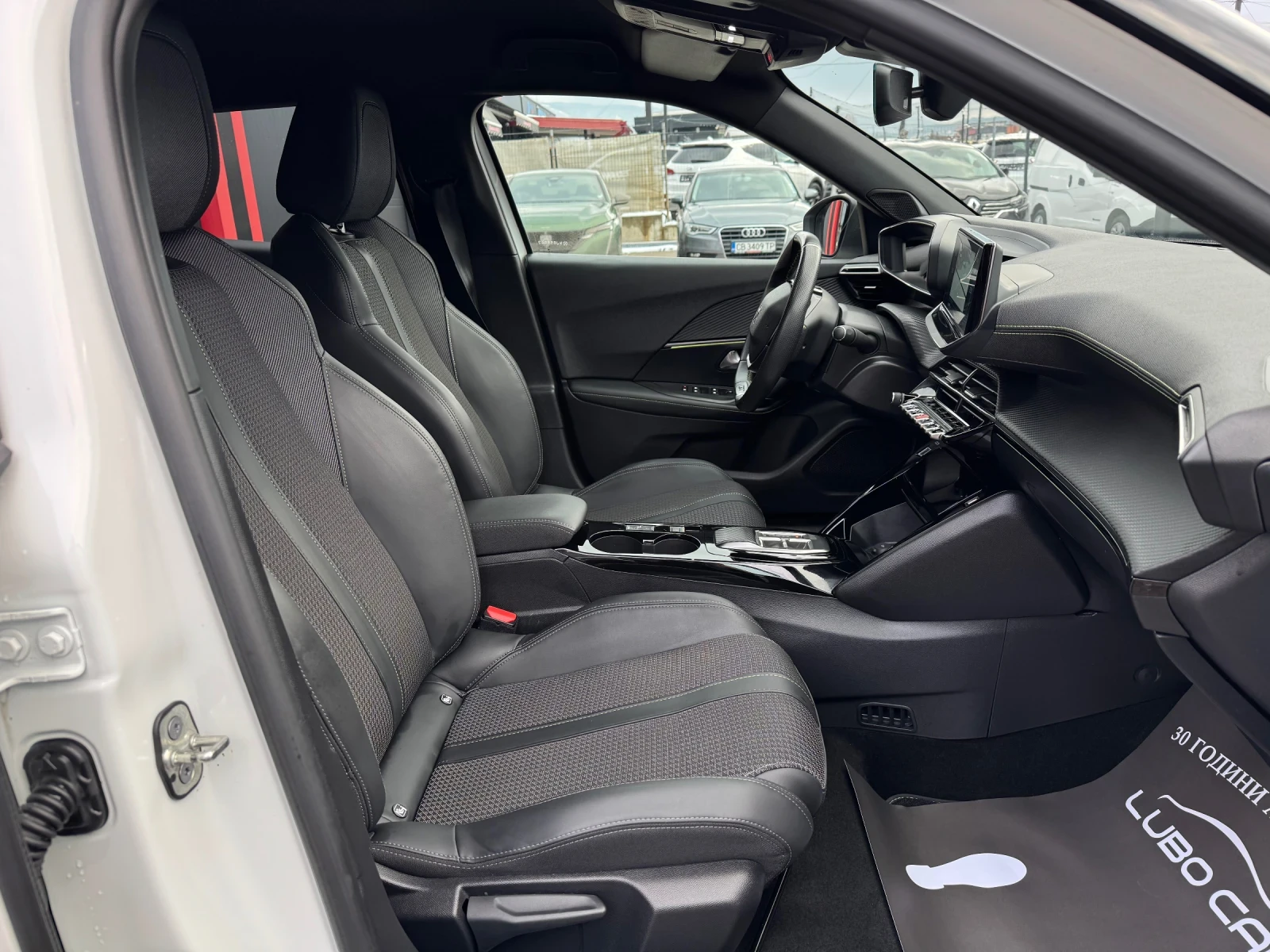 Peugeot 2008 GT-57kw-KEYLESS-BLIND SPOT-CAMERA-FULL LED, снимка 17 - Автомобили и джипове - 54325465