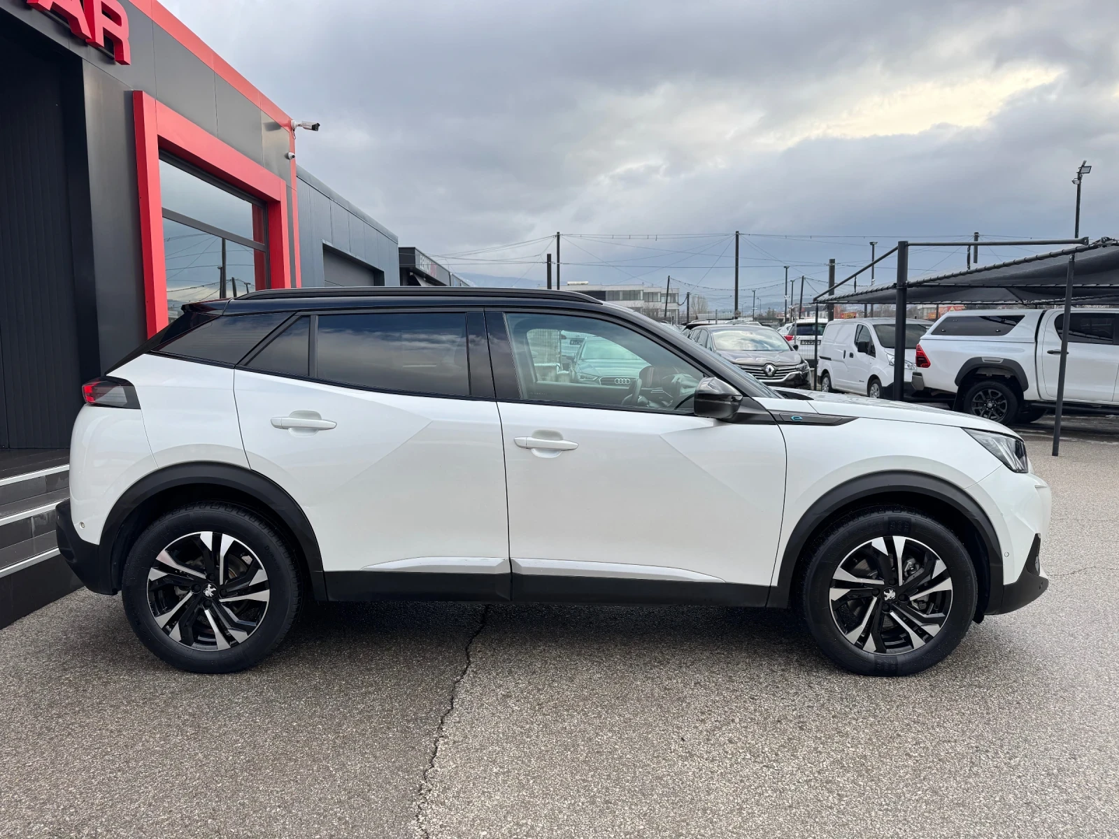 Peugeot 2008 GT-57kw-KEYLESS-BLIND SPOT-CAMERA-FULL LED, снимка 6 - Автомобили и джипове - 54325465