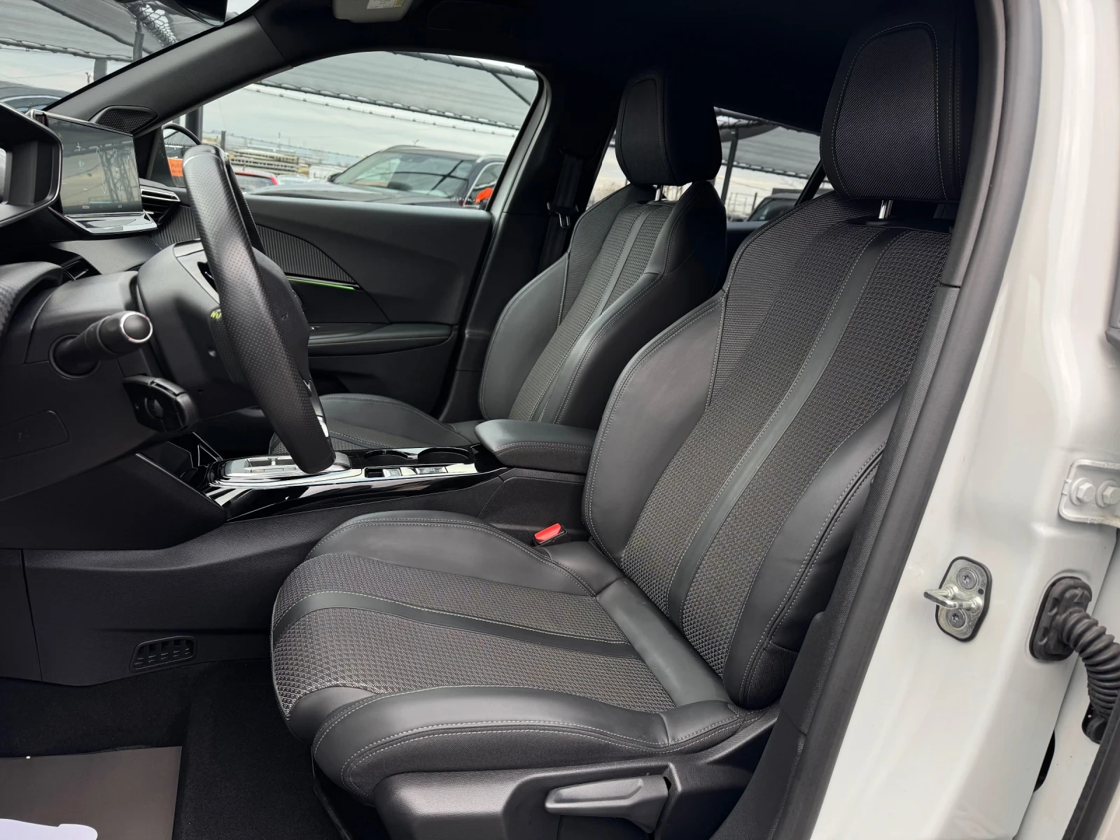 Peugeot 2008 GT-57kw-KEYLESS-BLIND SPOT-CAMERA-FULL LED, снимка 9 - Автомобили и джипове - 54325465