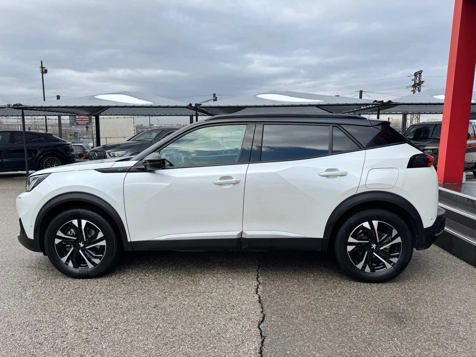 Peugeot 2008 GT-57kw-KEYLESS-BLIND SPOT-CAMERA-FULL LED, снимка 3 - Автомобили и джипове - 54325465