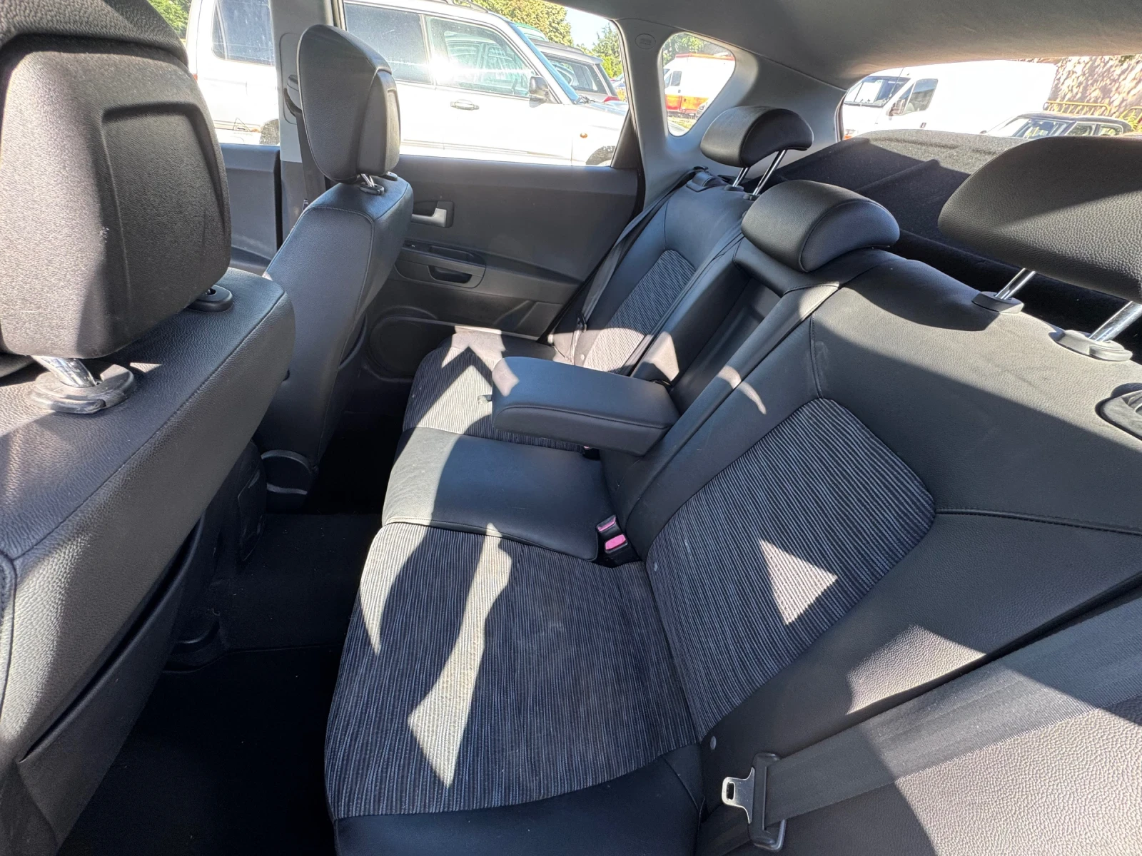 Kia Ceed 1.6 CRDi 16V, снимка 7 - Автомобили и джипове - 54945662