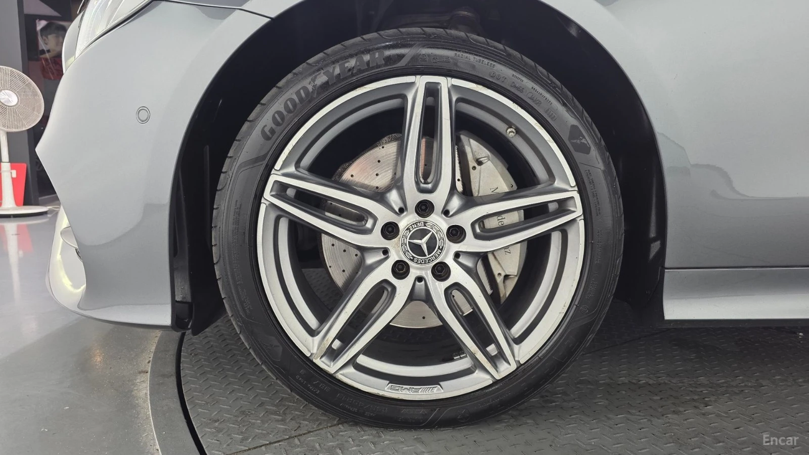 Mercedes-Benz E 220 AMG* DIGITAL* ПАМЕТ* КАМЕРА* ПОДГРЕВ* HEADUP, снимка 5 - Автомобили и джипове - 55459653