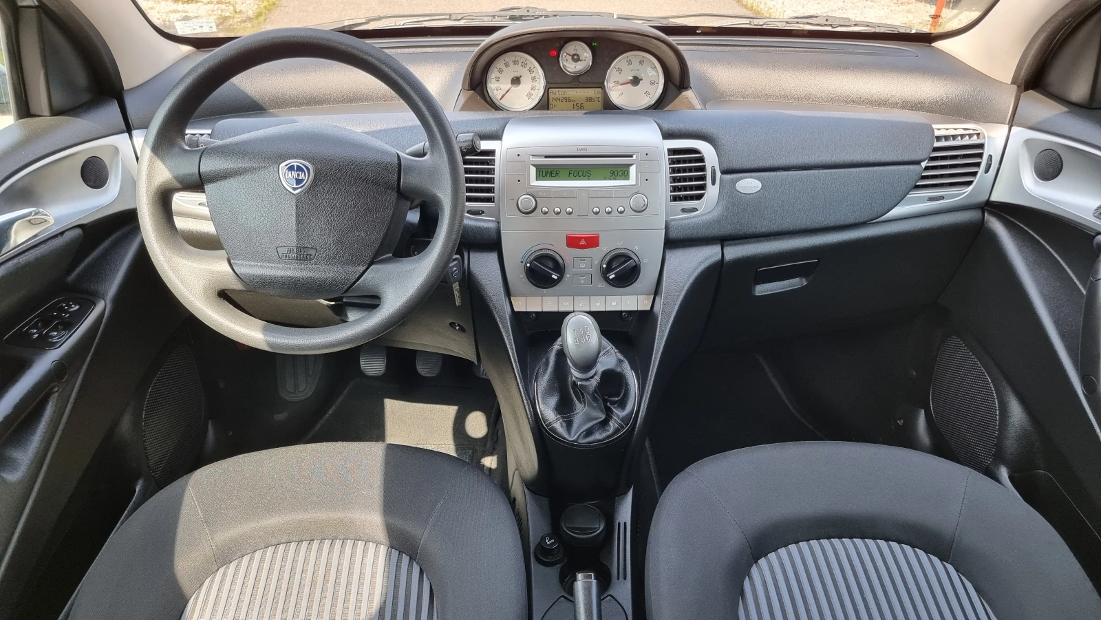 Lancia Ypsilon 1.2i Euro4, снимка 10 - Автомобили и джипове - 55885908