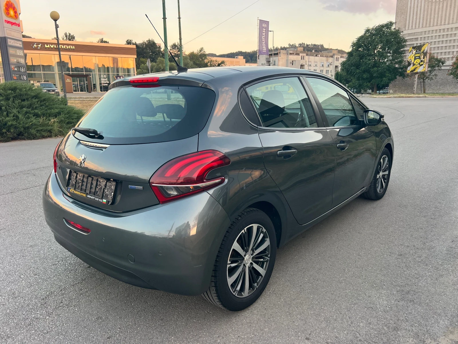 Peugeot 208 1.2 PURE TECH/PANORAMA/TOP, снимка 6 - Автомобили и джипове - 56197290